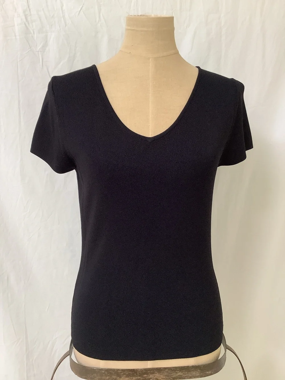Larry Levine SPT Black Short Sleeve Sweater-V-Neck-Stretch-Rayon/Nylon-Small